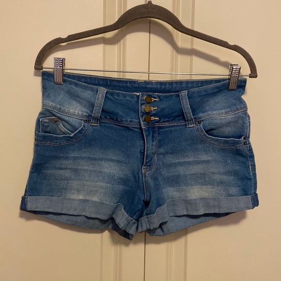 Jean short shorts - Picture 1 of 3
